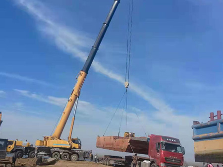 220噸吊車(chē)工作場(chǎng)景